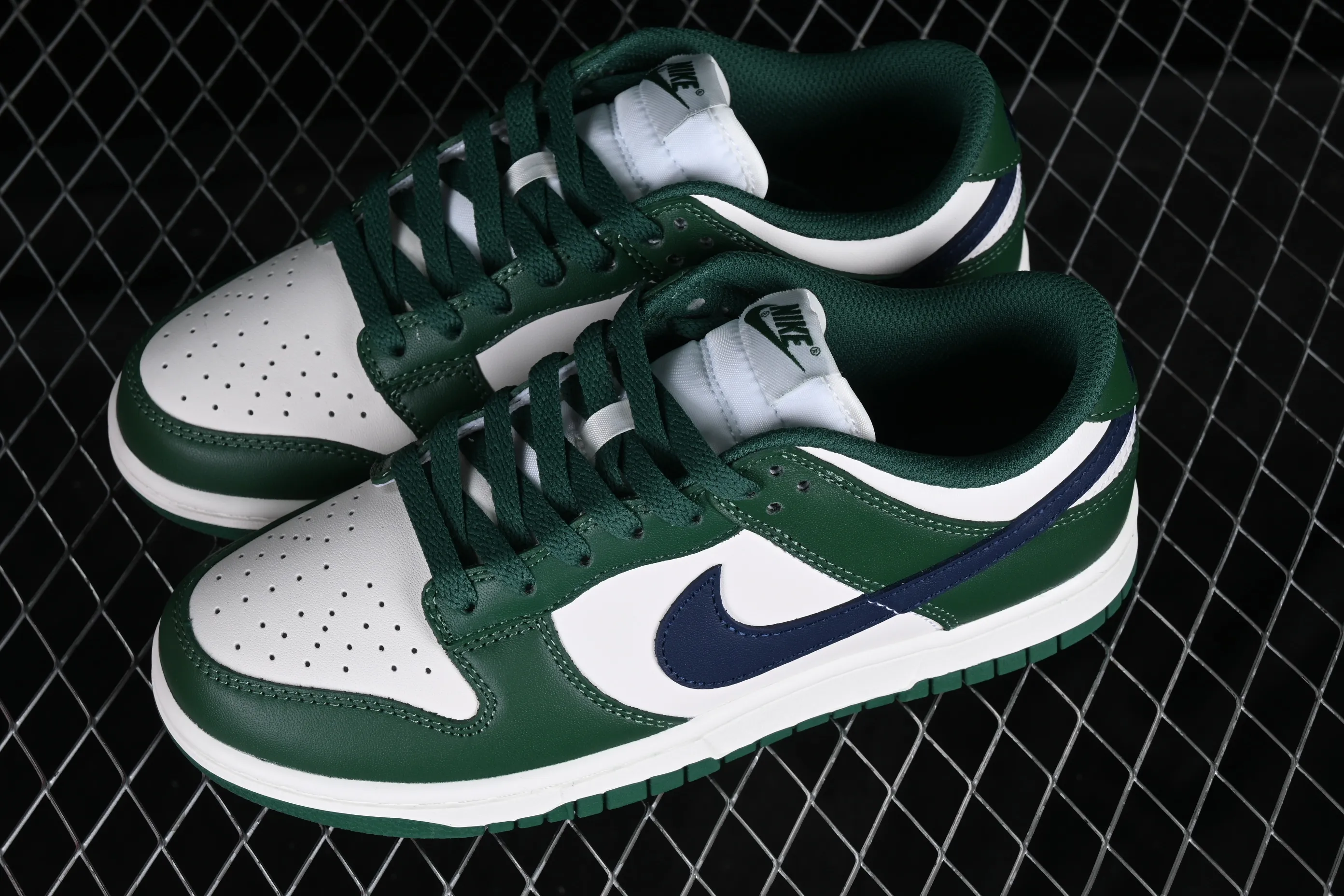 All categories Nk SB Dunk series Nk SB Dunk Low low-top sneakers Nk Dunk Low "Gorge Green" retro white and green SB low-top sports and leisure sneakers DD1503-300
